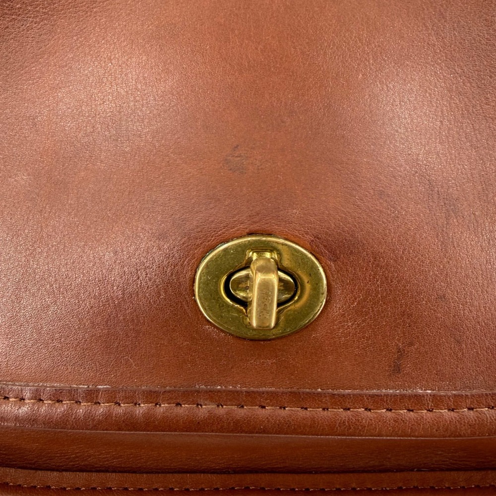 Vintage Coach 9965 Leather Crossbody Bag British Tan City Bag Turnlock Purse - Picture 3 of 16